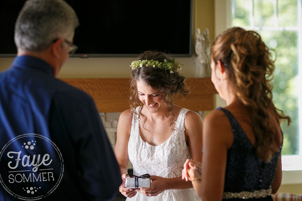 Smiling bride with Dayton Ohio Wedding Photographer 